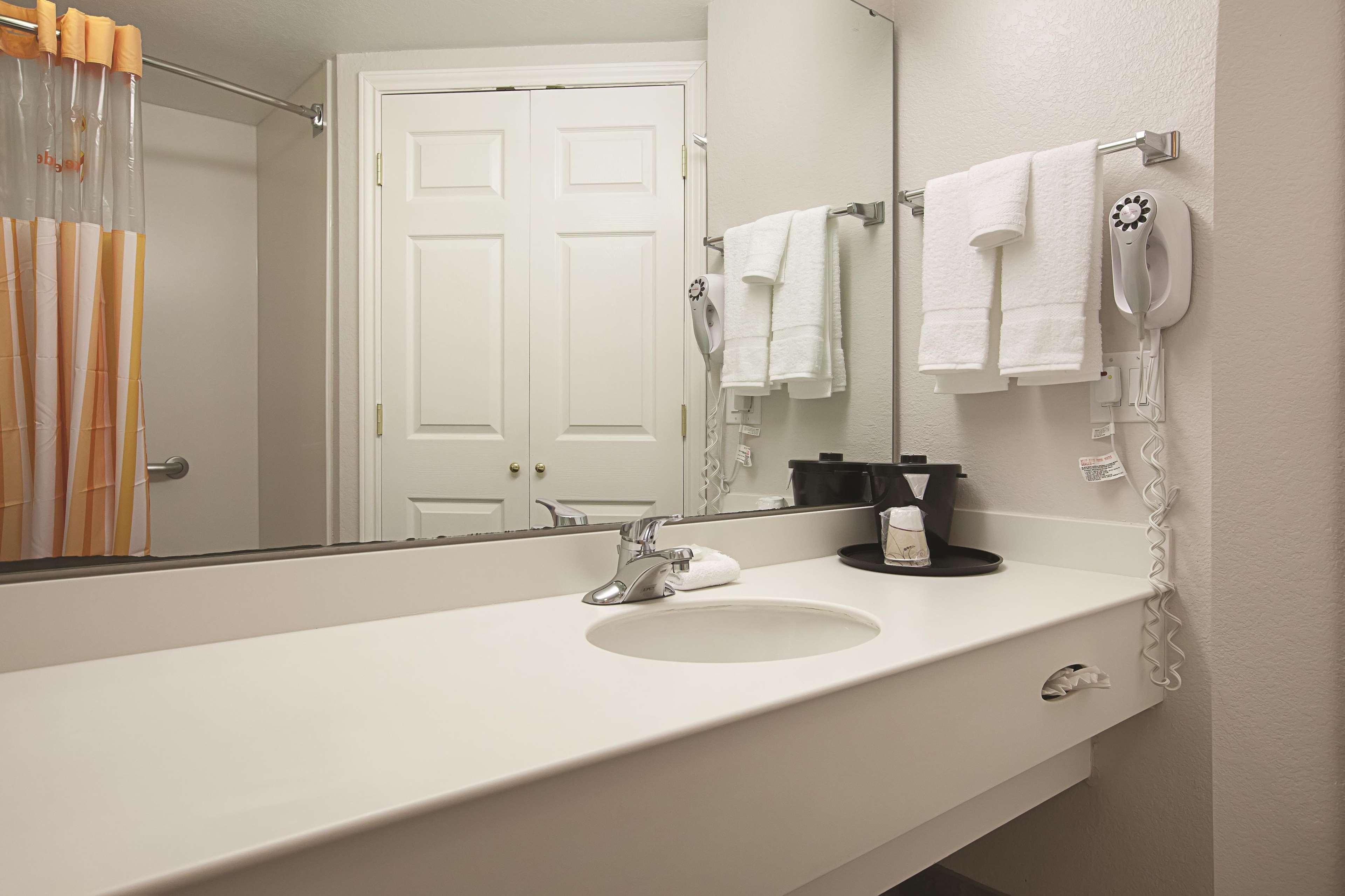 La Quinta By Wyndham Raleigh Durham Intl Ap Hotel 3*